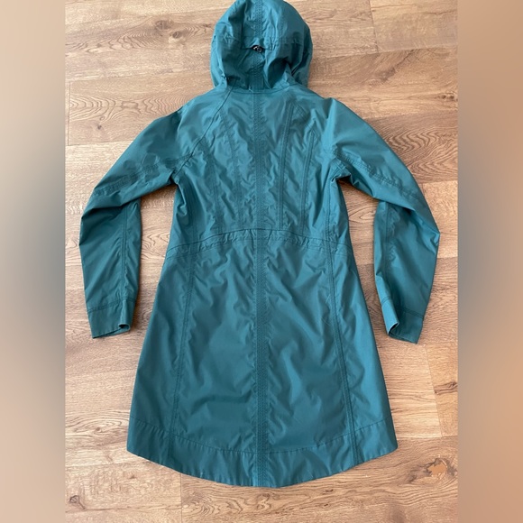 Lululemon Right as Rain Jacket.  Green.  Size 4 - Picture 11 of 15
